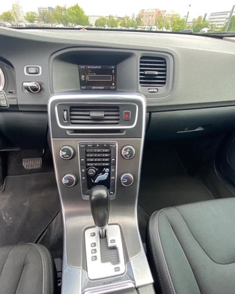Volvo V60 cena 31000 przebieg: 251000, rok produkcji 2010 z Warszawa małe 191